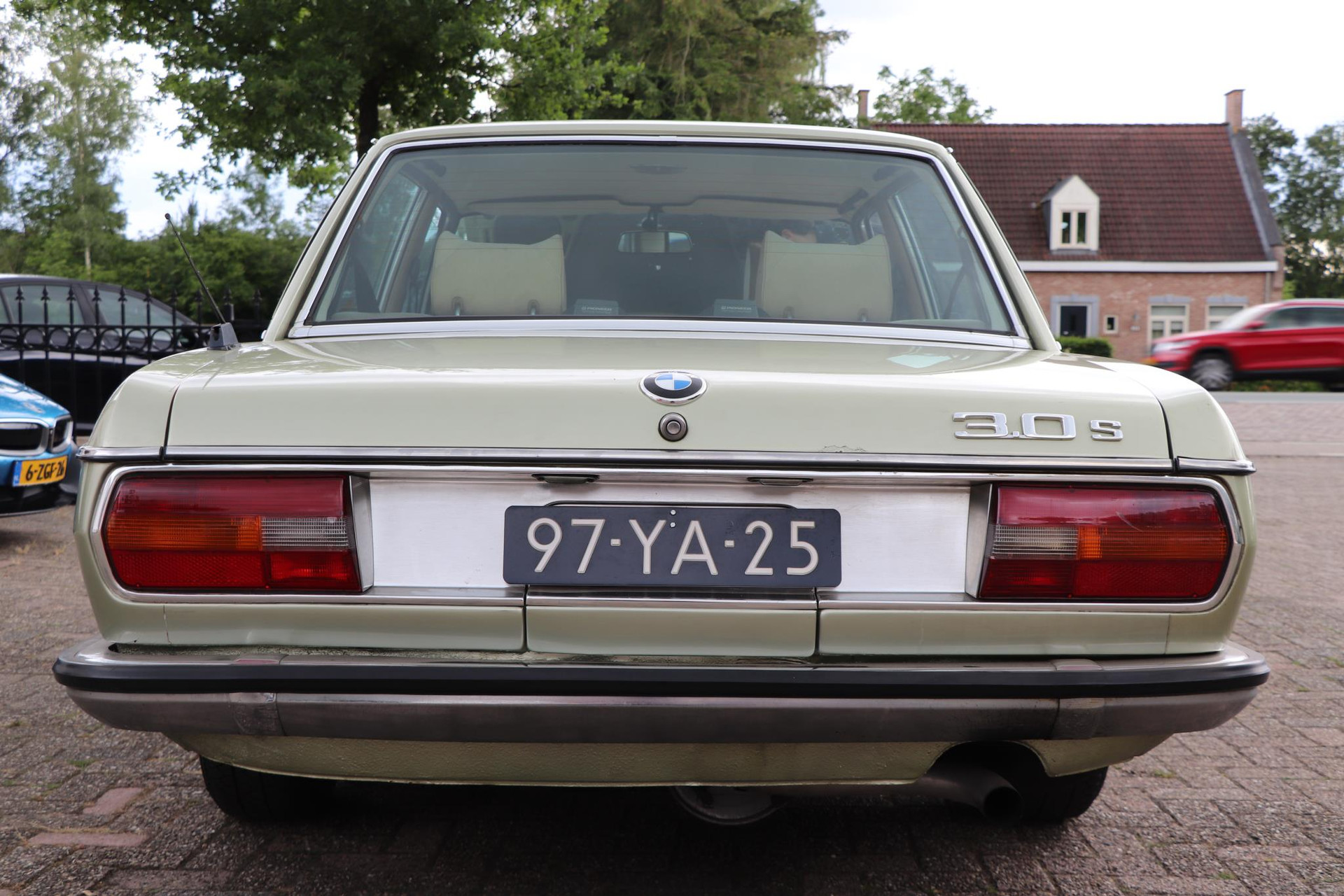 35137156-25.jpg