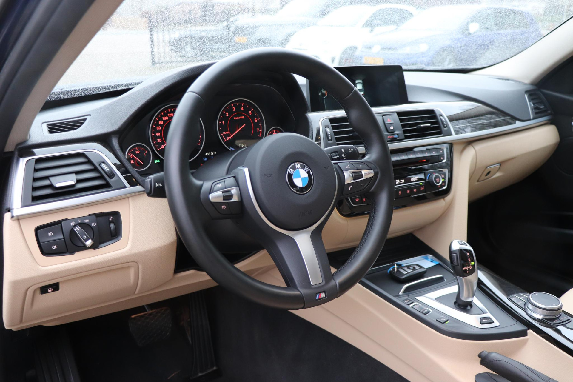 43099997-9.jpg