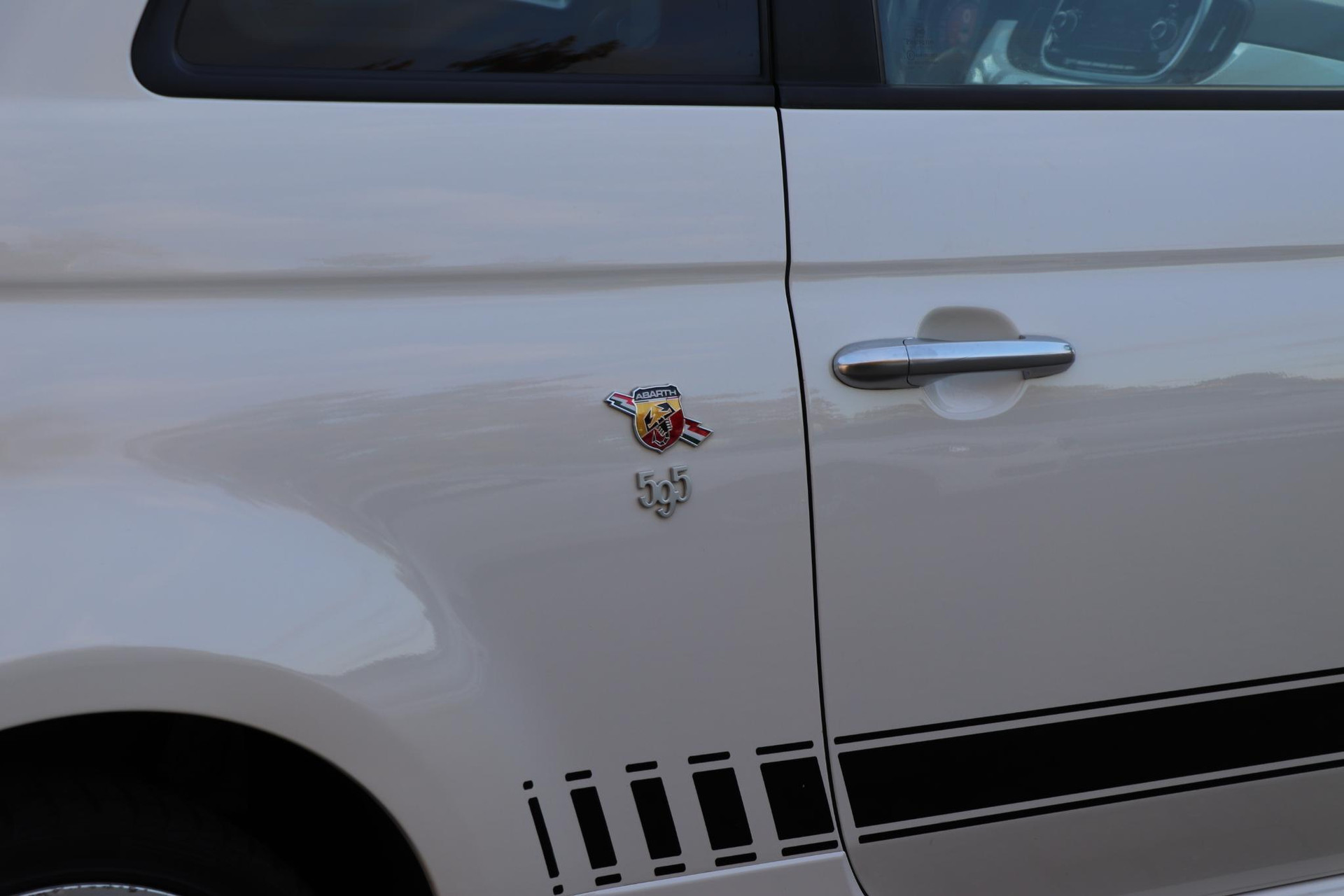 43882318-24.jpg