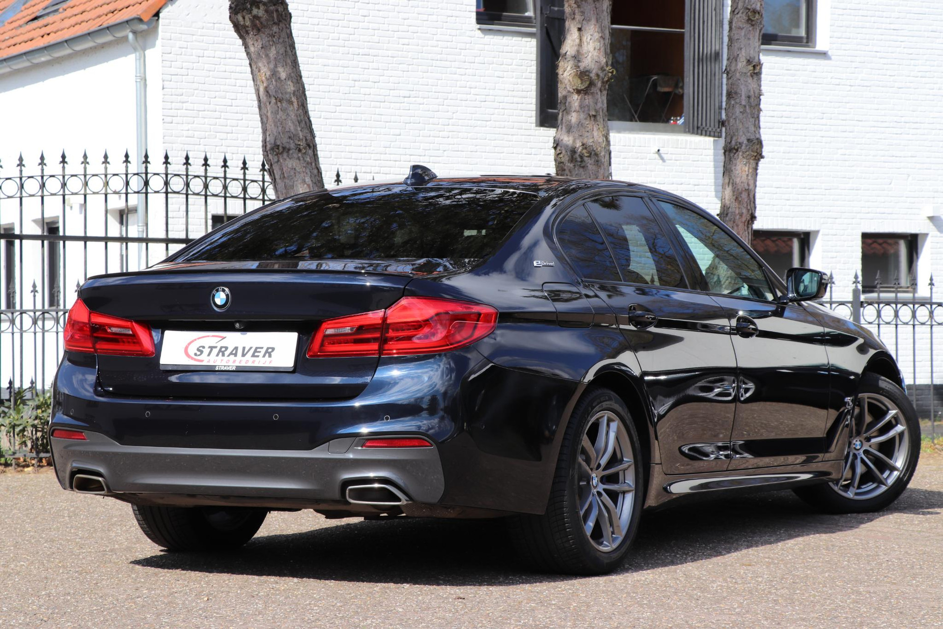 43885859-4.jpg