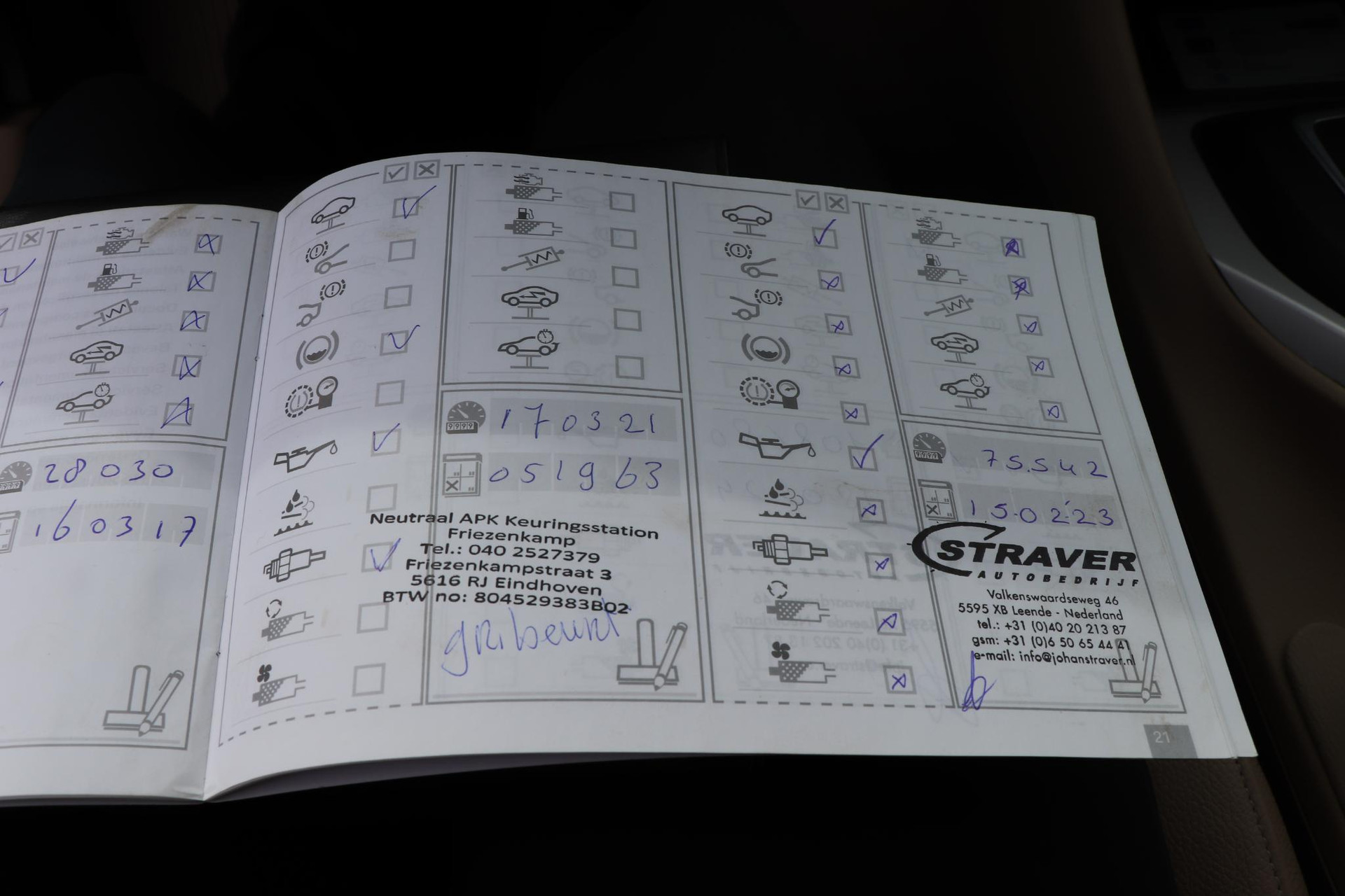 44395521-43.jpg