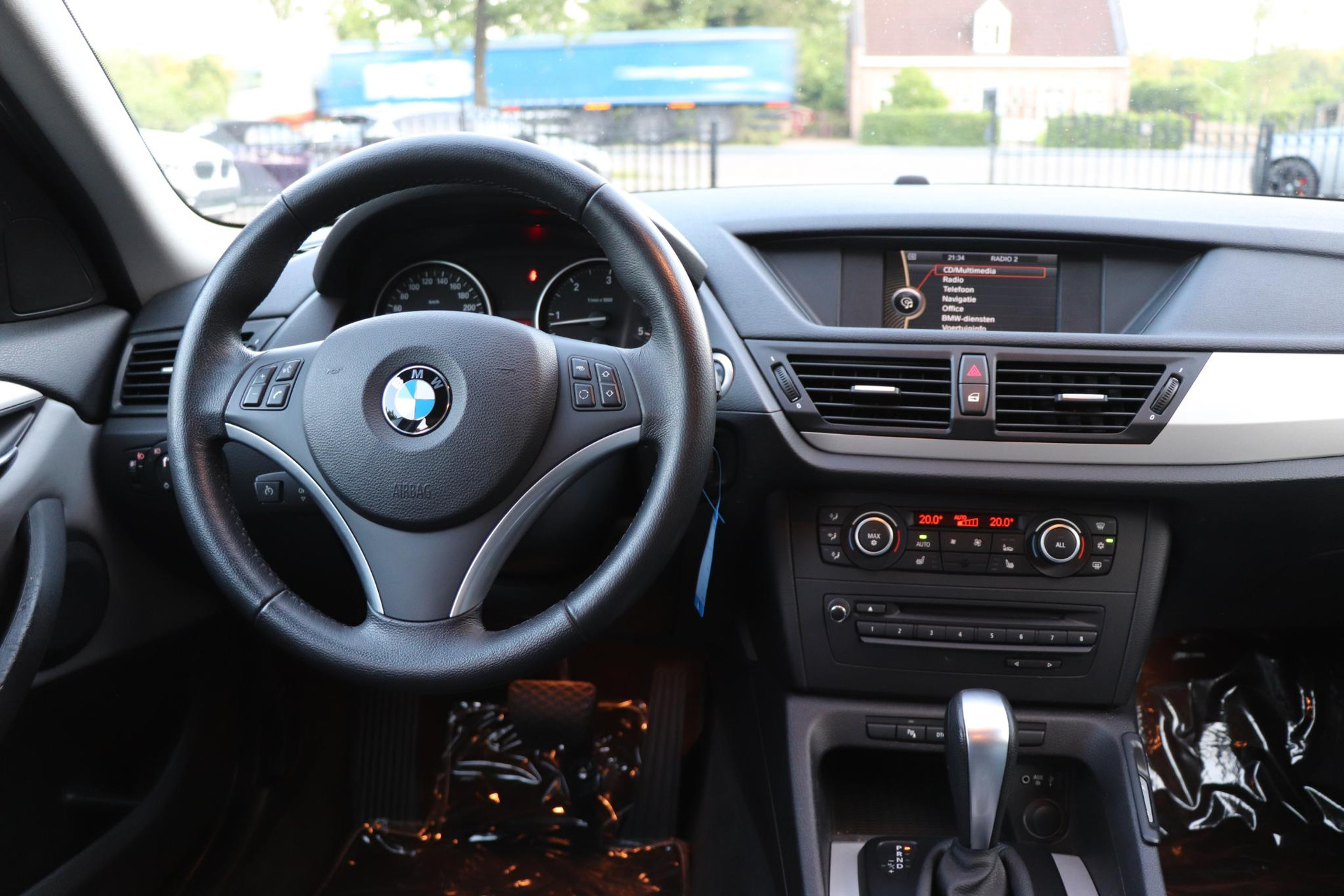 45822573-11.jpg