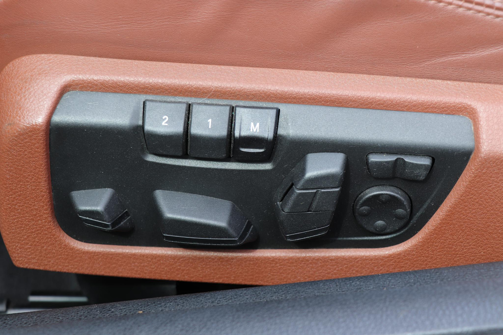 46469571-51.jpg